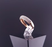 Gold ring with zircons