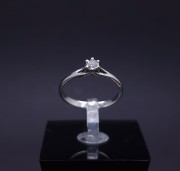 White gold ring with diamond