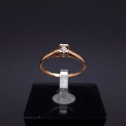 Gold ring with diamond