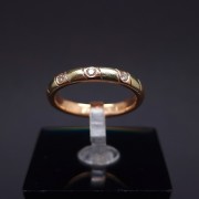 Gold ring with diamonds