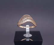 Gold ring with zircons