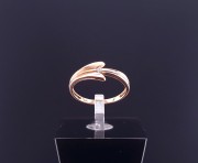 Gold ring with zircon