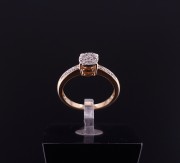 Gold ring with diamonds