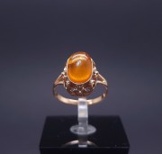 Vintage gold ring with amber