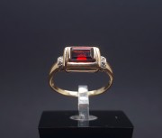 Gold ring with diamonds and colored stone