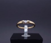 Gold ring with diamond