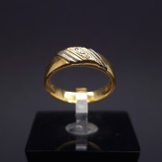 Gold ring with diamonds