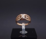 Gold ring 