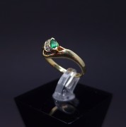 Gold ring with diamonds and colored stone