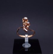 Gold ring with zircons