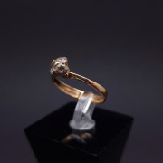 Gold ring with zircons