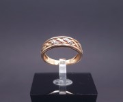 Gold ring with diamonds