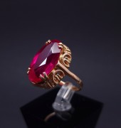 Vintage gold ring with colored stone