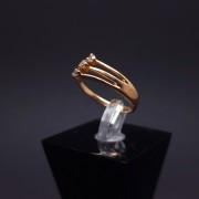 Gold ring with zircons