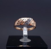 Gold ring with zircons