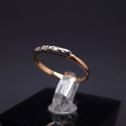 Gold ring with diamonds