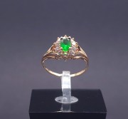 Gold ring with zircons and colored stone