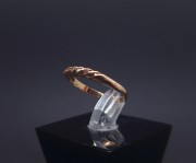 Gold ring with diamonds