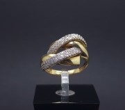 Gold ring with zircons