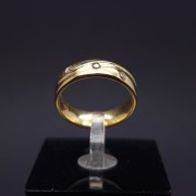 Gold ring with diamonds