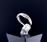 Gold ring with diamonds