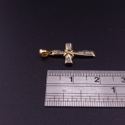 Kuldrist teemantidega