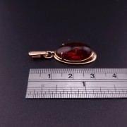 Золотая подвеска с янтарем