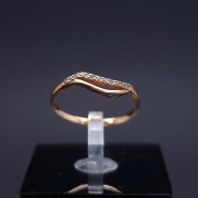 Gold ring with zircons