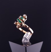 Gold ring with fianites and chrysoprases (NEW)