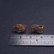 Gold earrings with diamonds