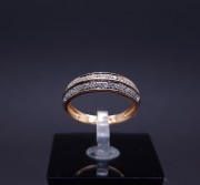 Gold ring with diamonds