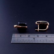 Золотые серьги с цветными камнями