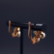 Gold earrings with zircons and pearl