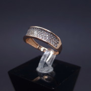 Gold ring with zircons