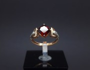 Gold ring with zircons and colored stone