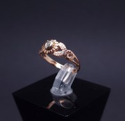 Gold ring with diamond