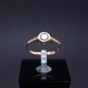 Gold ring with zircons