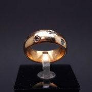 Gold ring with diamonds