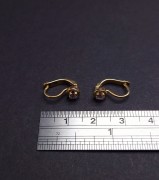 gold earrings with zircons 