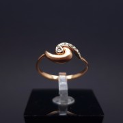 Gold ring with zircons