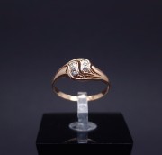 Gold ring with zircons