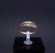 Gold ring with zircons