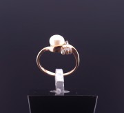 Gold ring with pearls and zircons