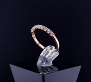 Gold ring with zircons
