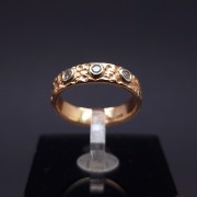 Gold ring with diamonds