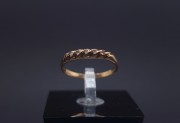 Gold ring with diamonds