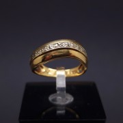 Gold ring with diamonds