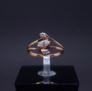 Gold ring with zircons