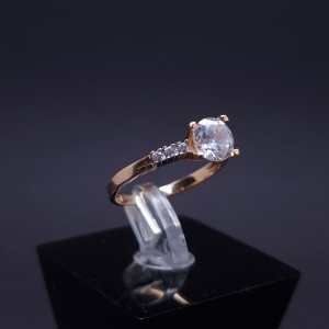 Gold ring with zircons