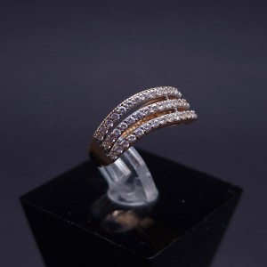 Gold ring with zircons